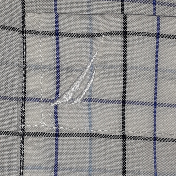 NAUTICA LONG SLEEVE MEN'S BUTTON DOWN DRESS SHIRT SIZE XL - Picture 4 of 5